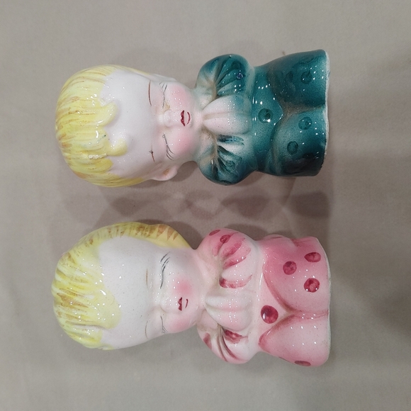 Vintage salt and pepper shakers - Picture 1 of 4